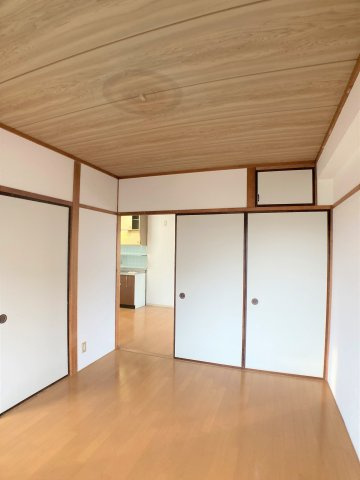 ハイツ瑠紫庵の洋室