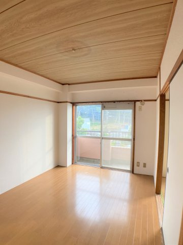 ハイツ瑠紫庵の寝室