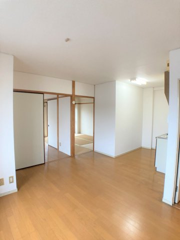 ハイツ瑠紫庵の居間・リビング