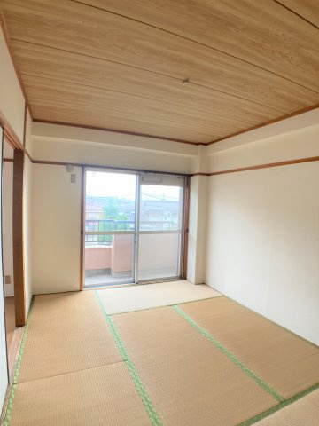 ハイツ瑠紫庵の和室