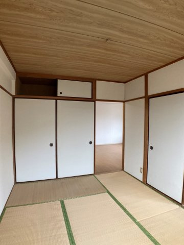 ハイツ瑠紫庵の和室