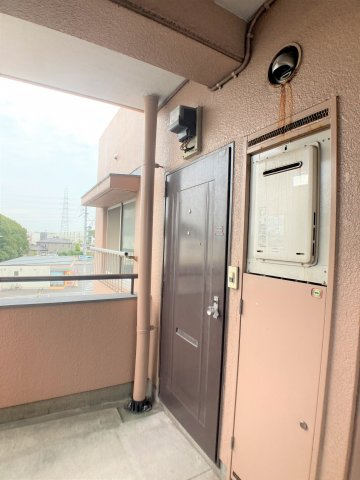 ハイツ瑠紫庵のエントランス