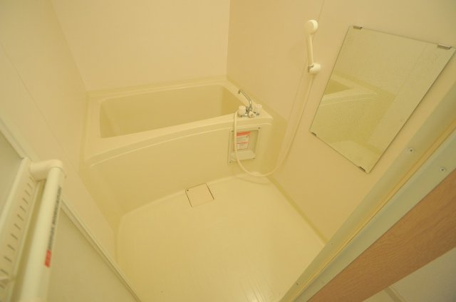 レオパレス西宮北Ｂの内装|お風呂と洗面台別々