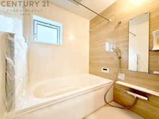 気密性と断熱性に優れ、外気の影響を受けにくく、浴室内の温度を一定に保ちやすいです。特に冬場は、暖房効率が高まり、快適なバスタイムを過ごせます。