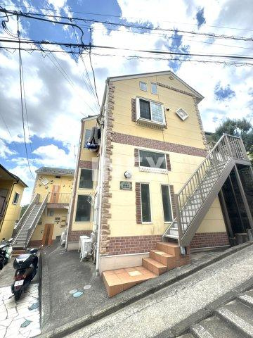 横浜市神奈川区松見町１丁目のアパートの外観