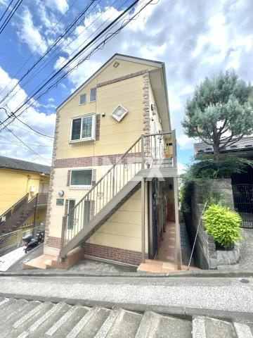 横浜市神奈川区松見町１丁目のアパートの外観