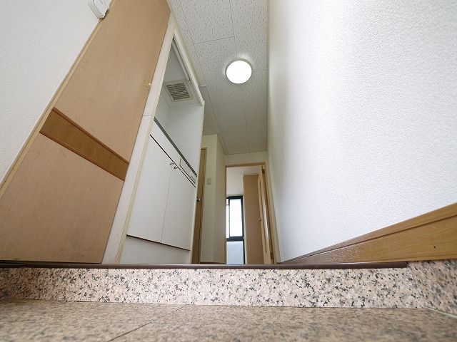 レオパレスルピナスの玄関