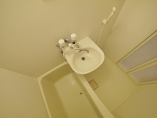 レオパレスルピナスの浴室|コンパクトで使いやすいお風呂です