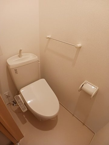 西宮市山口町名来１丁目のアパートのトイレ