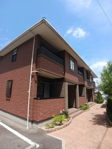 西宮市山口町名来１丁目のアパートのエントランス