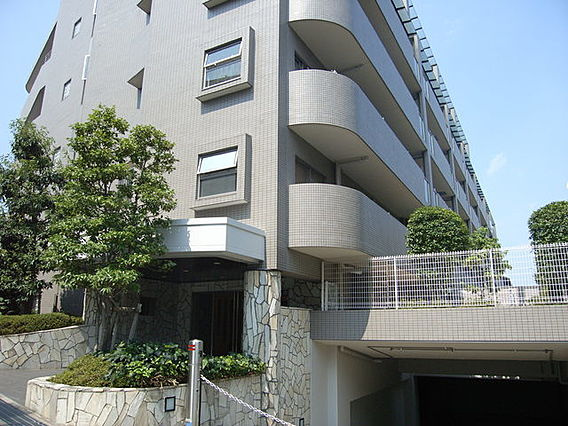 エンゼルブレッサ千里藤白台の外観