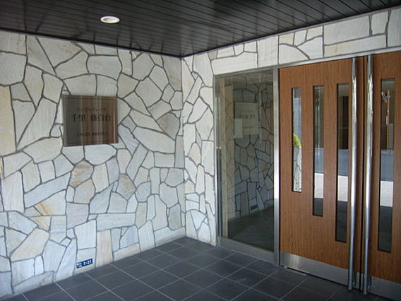 エンゼルブレッサ千里藤白台のエントランス