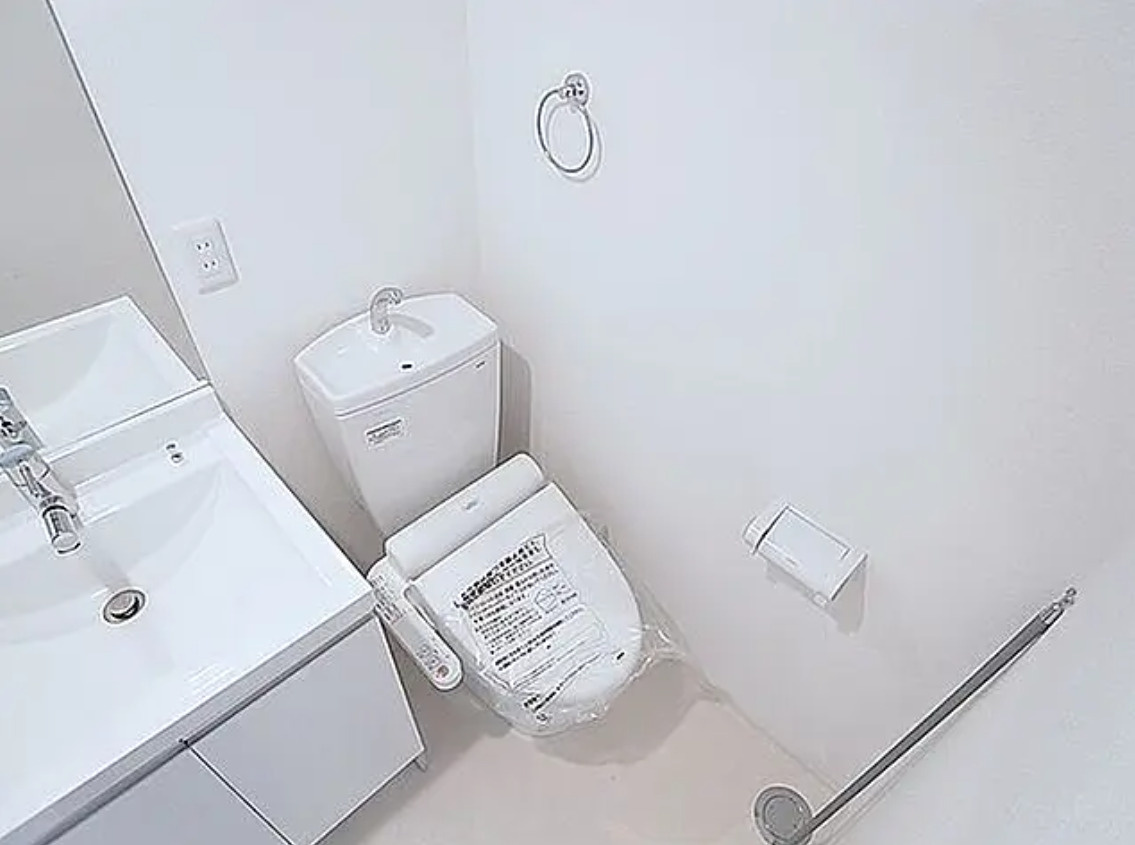 神戸市須磨区須磨浦通6丁目　1・2・3号棟一括売アパートのトイレ