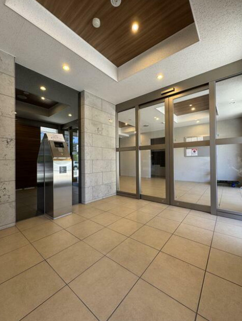 ヴェルヴィ香椎六番館 のエントランス