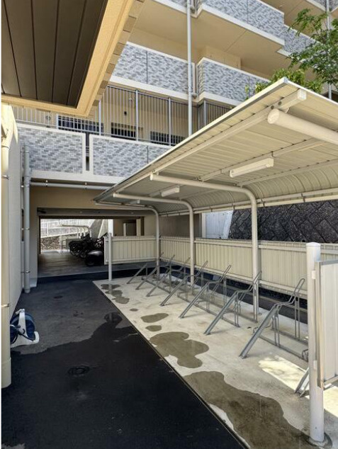 ヴェルヴィ香椎六番館 の駐車場