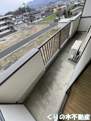 【バルコニー】 | メゾンゆうゆう | お洗濯にも便利なバルコニー付き