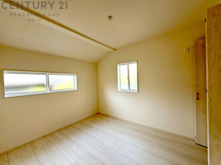 子供部屋…創造性や成長を促す遊びの空間を提供。学習や趣味に集中できる環境を整えます。個別のプライベートスペースは自己表現と自立心を育み、心地よい睡眠環境を整えリラックスできる場所を提供。