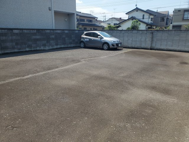 東城南1丁目駐車場の駐車場|平面3台、ガレージ3台