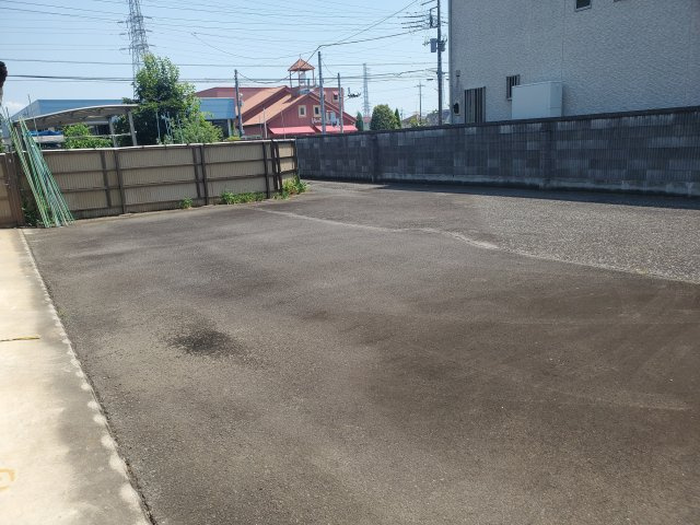 東城南1丁目駐車場の駐車場|平面3台、ガレージ3台