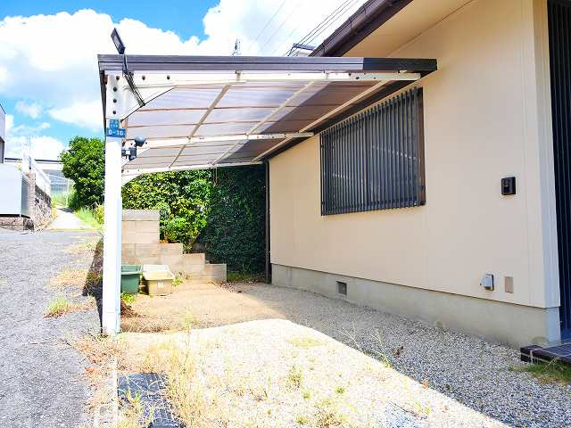 川井邸の駐車場