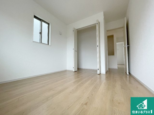 京現地説明会開催　京都市山科区川田西浦町　第1期　新築一戸建ての洋室|シンプルな洋室は、自分好みのインテリアが楽しめます♪ご家族とインテリアや家具を選びに行くのは新築購入時の醍醐味の一つです。ぜひお楽しみください♪