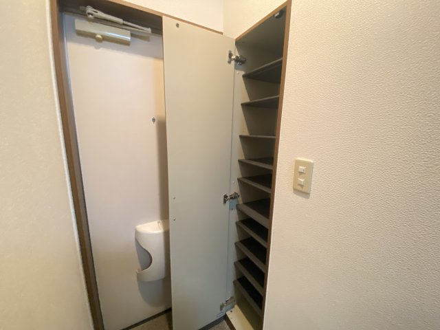 アムール千代田の玄関|※別部屋参考写真