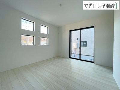 【洋室】 | GRAFARE羽生市中岩瀬【平屋】新築住宅 | ≪2号棟≫プライバシーが確保された静かな居室は集中して作業したい時にも便利です！ 落ち着いた空間でしっかりと体を休めて明日への活力を養えますね♪
現地(2025年12月撮影)