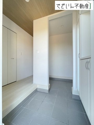 【玄関】 | GRAFARE羽生市中岩瀬【平屋】新築住宅 | ≪2号棟≫
現地(2025年12月撮影)