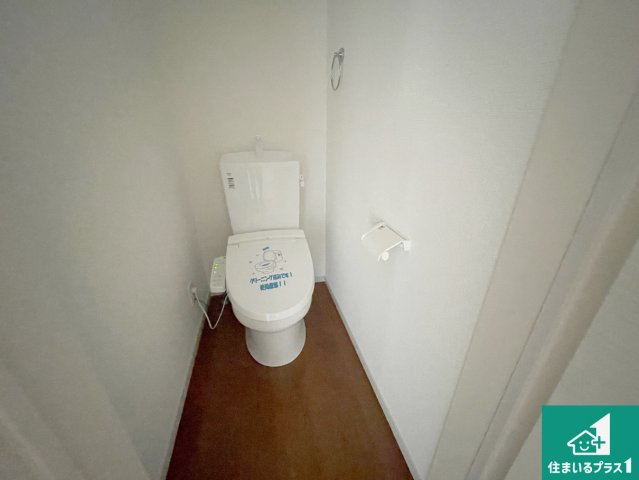 京都市山科区川田西浦町　第1期　新築一戸建てのトイレ|1・2階の2ヶ所にあるので、朝の忙しい時間の順番待ちもなく、深夜の利用にも大変便利です。