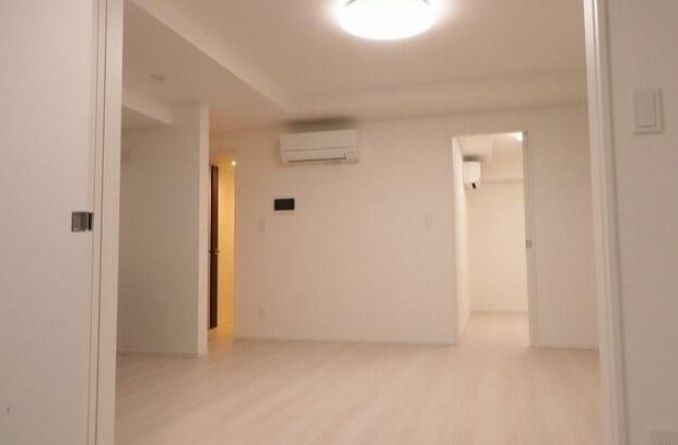 プライムアーバン目黒東山　南向き　洗面所独立　追焚機能の居間・リビング