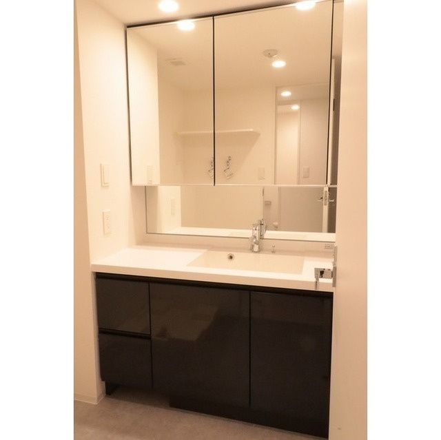 プライムアーバン目黒東山　南向き　洗面所独立　追焚機能の洗面所