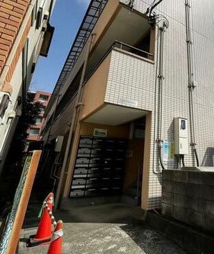 ホワイトハイツ行徳のエントランス