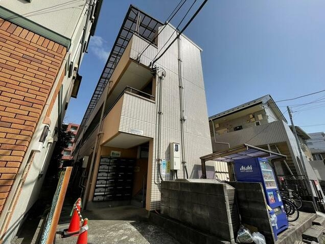 ホワイトハイツ行徳の外観