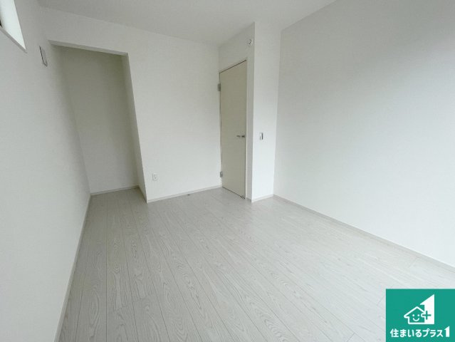 京都市山科区川田西浦町　第1期　新築一戸建てのその他|シンプルな洋室は、自分好みのインテリアが楽しめます♪ご家族とインテリアや家具を選びに行くのは新築購入時の醍醐味の一つです。ぜひお楽しみください♪