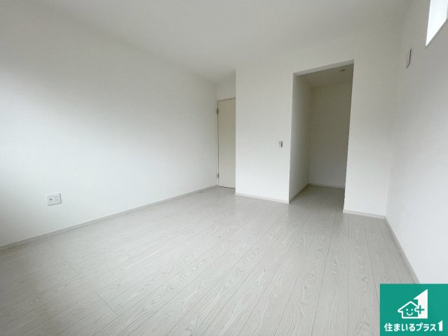 京都市山科区川田西浦町　第1期　新築一戸建ての洋室|シンプルな洋室は、自分好みのインテリアが楽しめます♪ご家族とインテリアや家具を選びに行くのは新築購入時の醍醐味の一つです。ぜひお楽しみください♪