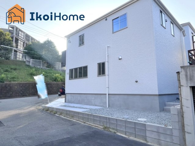 明石市大久保町山手台2丁目15期2号地　新築戸建の前面道路含む現地写真|【ホームページに現地動画掲載中】●年中無休：当日予約可●前面道路は南側、東側共に幅員6ｍあります。