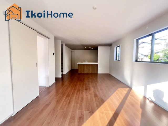 明石市大久保町山手台2丁目15期2号地　新築戸建の居間・リビング|【ホームページに現地動画掲載中】●年中無休：当日予約可●広々20帖のLDKは開放感があります！