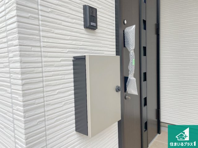 京都市山科区川田西浦町　第1期　新築一戸建ての玄関|シューズボックスにはたくさんの靴が収納できるので玄関周りはいつもスッキリ！ご家族が増えても安心！