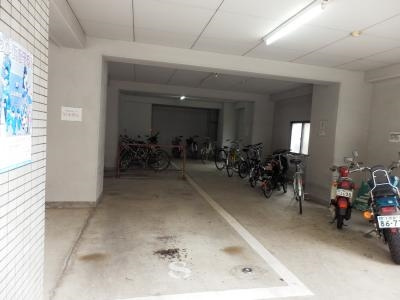 サンシティ烏丸の駐車場