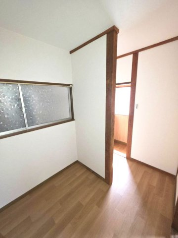 東豊中町戸建の内装|明るい色調の室内です