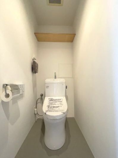 プリオーレ京都西院のトイレ|遊び心を感じる床色！