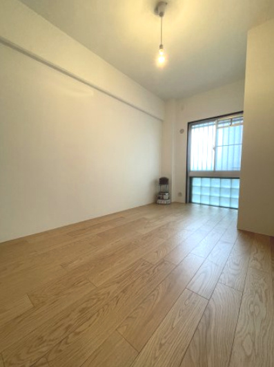 プリオーレ京都西院の洋室|5.5帖です。