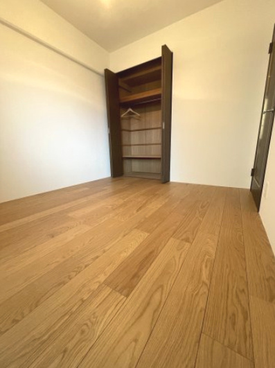 プリオーレ京都西院の洋室|収納付き！