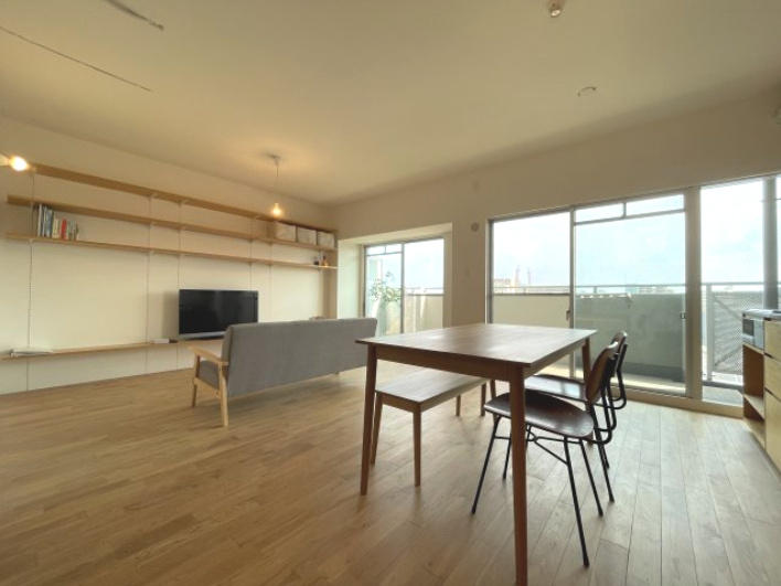 プリオーレ京都西院の居間・リビング|15.7帖です。