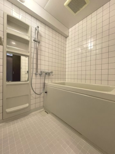 プリオーレ京都西院の浴室|レトロ可愛いお風呂でほっと一息♪