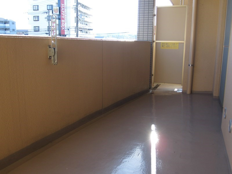 シャルマン和泉のバルコニー|暖かな日差しのふりそそぐバルコニー