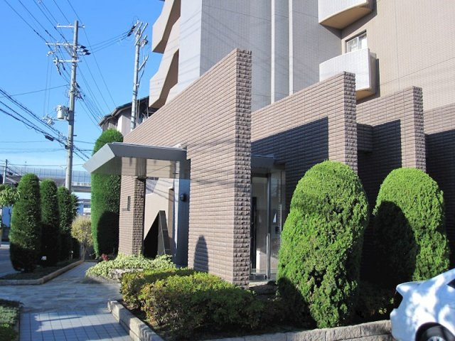 シャルマン和泉のエントランス|ゆとりのあるエントランスです