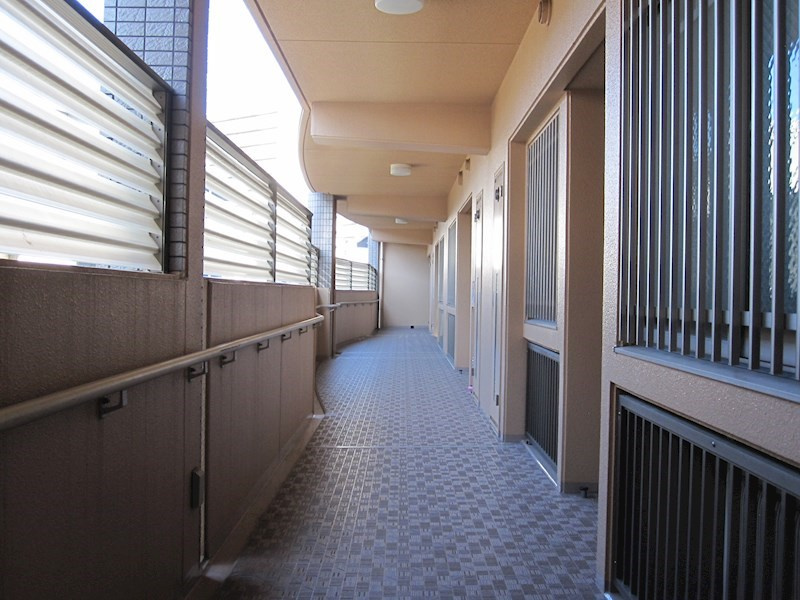 シャルマン和泉のロビー|ゆとりのあるロビーです