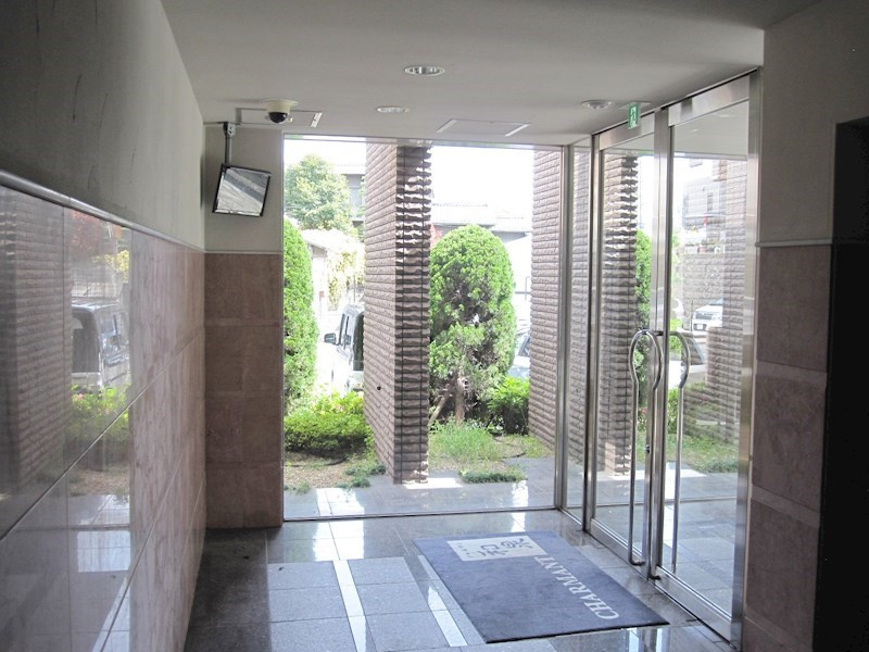 シャルマン和泉のエントランス|落ち着いたエントランスです