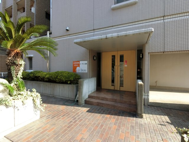 ルーラル八番館のエントランス